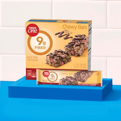 Fiber One Chewy Bars, Oats &amp; Chocolate Strawberry Fiber Snacks, 5 Count, 7 oz