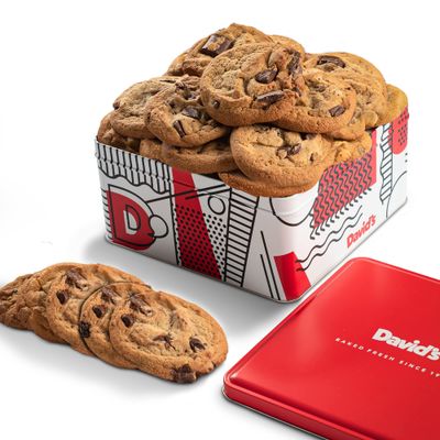 David&#39;s Cookies 2lbs Chocolate Chunks Fresh Baked Cookies - Handmade and Gourmet Cookies - Delectable and Made with Premium Ingredients - Cookie Gift Basket - Great Gift For All Occasions