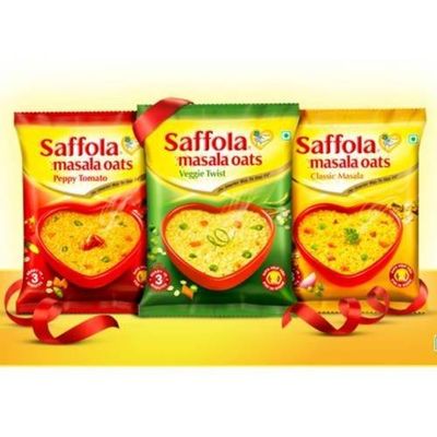 Saffola Spicy (Masala) Oats, Ready in 3 Minutes, 3 Different Flavors - Classic Masala, Peppy Tamato and Veggie Twist , Delicious Healthy Breakfast - Pack of 6 (3 Flavors Each)