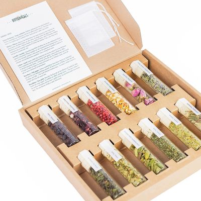 DO YOUR GIN BOTANICALS | Gin Spices Gift Set for Men &amp; Women | Bartender Gift Basket | Herbs for Homemade Gin | 12 Natural Spices for DIY Gin Infusions | Birthday Gift for Her, Him