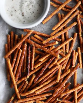 Pop Daddy Flavored Pretzels Sticks | Healthy Gourmet Pretzels Snacks | 7.5oz Variety Pack Pretzels | 6 Pack | Garlic Parm (2), Peppercorn ranch (1), Hot Sauce (1), Yellow Mustard (1). Dill Pickle (1)