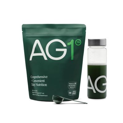 AG1 Greens Powder Supplement | Improve Gut Health | Multivitamin, Probiotic, Gluten Free, Vegan and Keto Friendly | Shaker &amp; Scoop Included | 75 Vitamins (Athletic Greens)