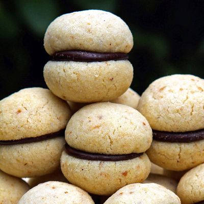 Andy Anand Deliciously Italian Authentic Baci Di Dama Cookies (Ladys Kisses), Gluten Free, Made In Italy By World Famous La Pasticceria, Sicily. Flown Fresh By Air From Italy 20 Pcs Gift Boxed