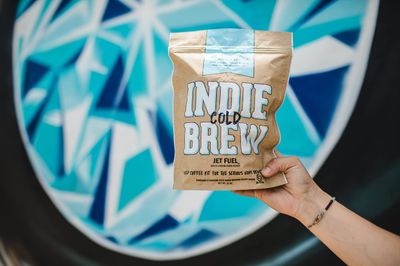 Independence Coffee Co. Indie Cold Brew Iced Coffee Kit, Jet Fuel Intense and Heavy Body, Dark Roast Coffee, 12 Ounce (Contains 6 Custom Cold Brew Ground Filter Packs)