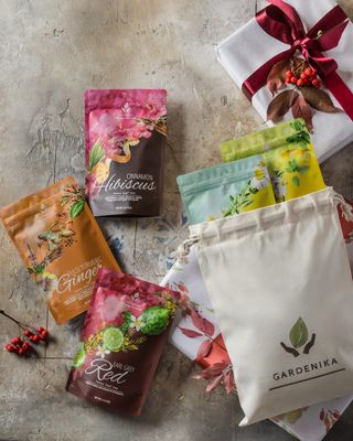 Gardenika Loose Leaf Tea Set, Herbal Caffeine-Free Set - Rooibos, Spearmint, Chamomile, Hibiscus, Tulsi, Turmeric, Ginger Teas - 5 Pack Assortment (10 oz)