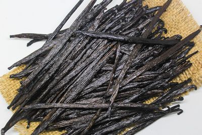 75 Vanilla Beans Bulk For Making Vanilla Extract Grade A - NON-GMO Fresh Vanilla Bean pods, 6-8 Inches Vanilla Bean, Vanilla Beans For Making Vanilla Extract Grade A (75)