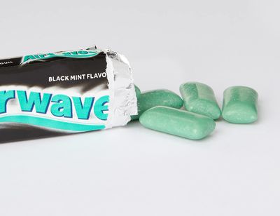 Wrigley Airwaves Black Mint Menthol Sugar Free Chewing Gum 10 Pellets (pack Of 30)