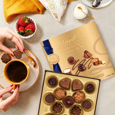 Lindt Swiss Luxury Selection Assorted Chocolates, Chocolate Gift Box, Great for gift giving, 5.1 oz Gift Box