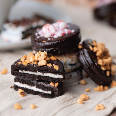 Christmas Gift Baskets, 12 Gourmet Holiday Chocolate Candy Cookies Gifts for Women, Food Delivery Cookie Gift Ideas for Men Grandma Aunt