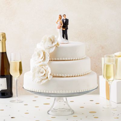 Juvale Funny Wedding Cake Topper, Bride Tied Up Groom Couple Figurine Decorations (2.6 x 4.6 x 2.3 In)