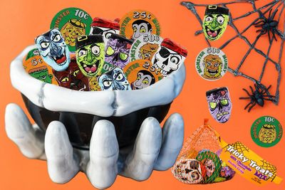 Fruidles Trick or Treat Mesh Bag of Halloween Snacks, Individually Wrapped Candy for Parties, Festivals, and Haunted Houses (3-Pack, Total of 54 Coins)