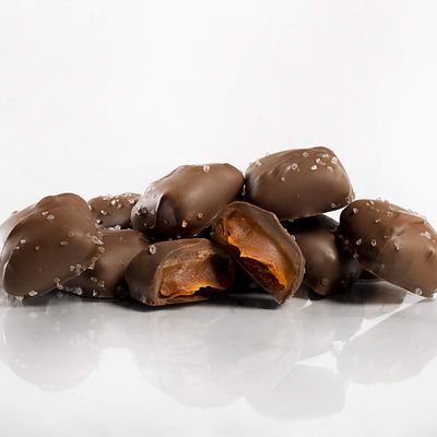 Sanders Milk Chocolate Sea Salt Caramels, Kettle Cooked Caramel Covered in Milk Chocolate, 28 oz Gift Tub