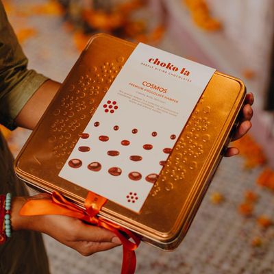 Chokola Cosmos 100% Coverture Chocolates Gift Pack | Premium Chocolate Coated Dried Fruits Box | Experience Luxury of Gifting - 500g