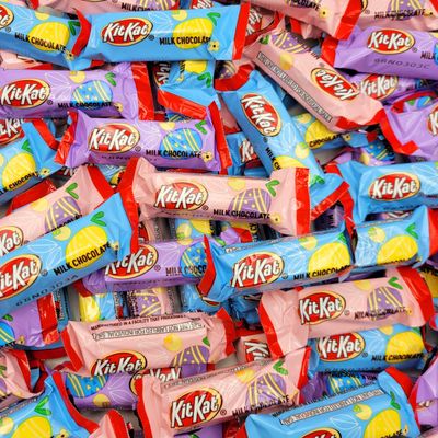 Kit Kat Miniatures Easter Chocolate Candy Bars - Crisp Wafers in Milk Chocolate - Individually Wrapped in Festive, Pastel Easter Wrappers - Bulk Pack - 4 Pound (Pack of 1)