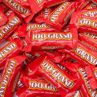 Fun Size Candy Bars 100 GRAND 1 lb - Bulk Candy, Resealable Bag, Milk Chocolate, Caramel with Crispy Rice, Individually Wrapped (20 Pieces)