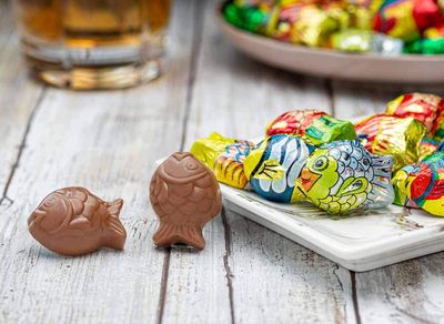 Solid Premium Milk Chocolate Mini Fish Wrapped in Italian Foil Featuring Exquisite Tropical Fish (1/2 LB)