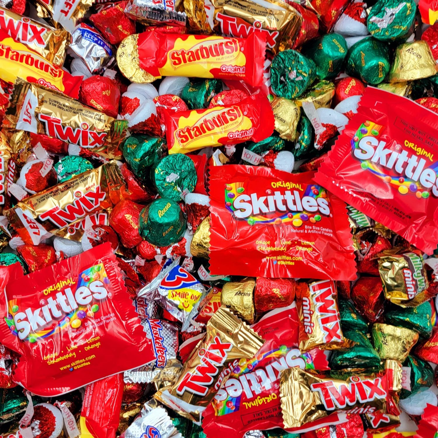 Holiday Candy &amp; Chocolate Bulk Mix - 3 lb Bag - Assorted Premium Milk &amp; Dark Chocolates, Gummies, Peanut Butter Cups &amp; More - Perfect for Christmas, New Year, &amp; Holiday Celebrations!