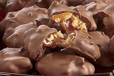Mascot Nut Candy Since 1955 - Pecan Clusters Smooth Milk Chocolate, Caramel, and Pecans 1.25 Pounds - Individually wrapped - Gift Box and Resealable Tub