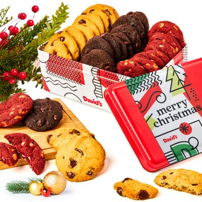 David&#39;s Cookies Merry Christmas Mini Cookies in Sweet Sampler Tin - Assorted Mini Christmas Cookies with Chocolate &amp; White Chocolate Chip and Red Velvet - Gourmet Cookie Gift Basket for Holidays 14oz