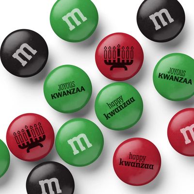 M&amp;M'S 2lbs Party Size Kwanzaa Milk Chocolate Candy - Green, Red and Black Chocolate Candy for Kwanzaa Gifts, Kwanzaa Decorations or Gift Baskets