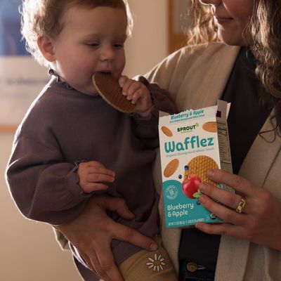 Sprout Organic Baby Food, Stage 4 Toddler Snacks, Blueberry Apple Wafflez, Single Serve Waffles 5 Count(Pack of 10)