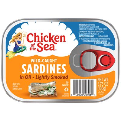 Chicken of the Sea Sardines in Oil, 3.75 Ounce Can (Pack of 1), Wild Caught Canned Sardines, Lightly Smoked, Low Fat