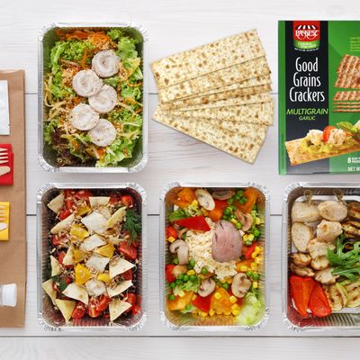 Snacktery Garlic Multigrain Flatbread Crackers - All Natural Multigrain Crackers in 8 Stay-Fresh Packs - Thin & Crispy Garlic Crackers for Cheese, Spreads, Dips - 7 oz