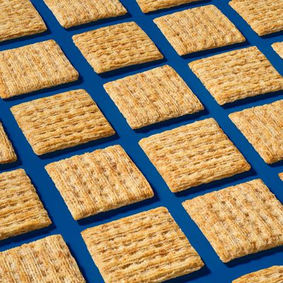 Triscuit Original Whole Grain Wheat Crackers, Vegan Crackers, Party Size, 17 oz