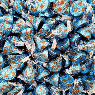 Hershey Milklicious Kisses Chocolate Filled Creme - 2 Pound Milk Chocolate Creamy Filling Candy For Parties, Candy Buffets, Snacks &amp; Treats - Approx. 200 Count