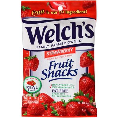 Welch&#39;s Fruit Snacks, Strawberry, 5-Ounce Bags (Pack of 12)
