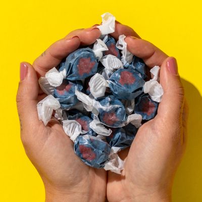 Taffy Shop Huck Yeah, Huckleberry Salt Water Taffy - Assorted Gourmet Candy Variety Pack, Bulk Sweet Snack, Fresh & Gluten-Free, 160 Individually Wrapped Pieces (80oz)