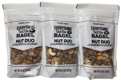 Trader Joe&#39;s Everything But The Bagel Nut Duo with Almonds and Cashews (Pack of 3)