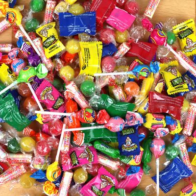 Frankford Candy Mega Brands Bulk Variety Halloween Candy Mix, including Warheads, Fruity Chews, Sour Balls, Lollipops, Dubble Bubble Gum, and Smarties (225 Pieces(2.5 lbs))