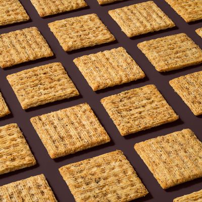 Triscuit Cracked Pepper &amp; Olive Oil Whole Grain Wheat Crackers, Family Size, 12.5 oz