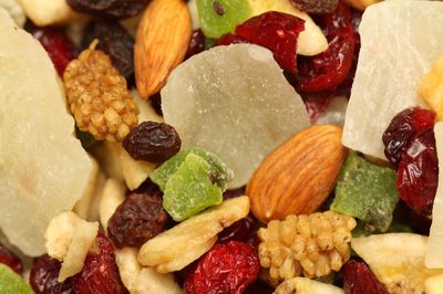 Yupik Trail Mix, Aloe Vera Bella, 2.2 lb, A mix of raisins, banana chips, cranberries, papaya, mulberries, almonds, and shavings of aloe vera, Pack of 1