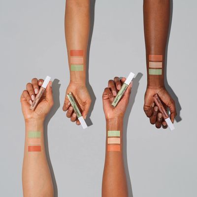 Neutrogena Clear Coverage Color Correcting Lightweight Face Concealer Makeup with Niacinamide &amp; Green Pigment to Help Reduce Redness, 0.24 Fl Oz