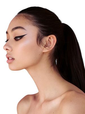 Artisan L'uxe Midnight Diva All Day Waterproof Liquid Eyeliner - Smudge Proof, Long Lasting, Winged Felt Tip, Women's Eyeliner Brush Pen Makeup with Ultra-Fine Precision