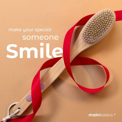 MainBasics Back Scrubber for Shower - Long Handle Dual-Sided Brush for Body Wash &amp; Scrubbing with Exfoliating &amp; Soft Bristles (Lavender, Wood)