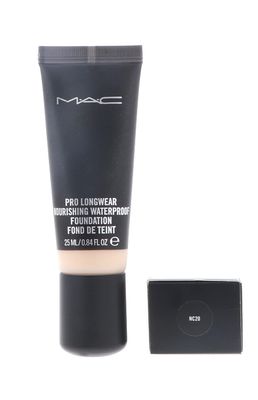 MAC Pro Longwear Nourishing Waterproof Foundation NC20