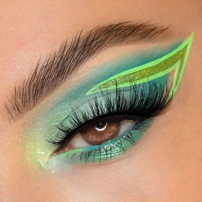 Fox Eye Lashes Wispy False Eyelashes Natural Look Clear Band Lashes Fluffy 20mm 3D Mink Lashes Cat Eye Spiky Strip Lashes Pack by Kiromiro
