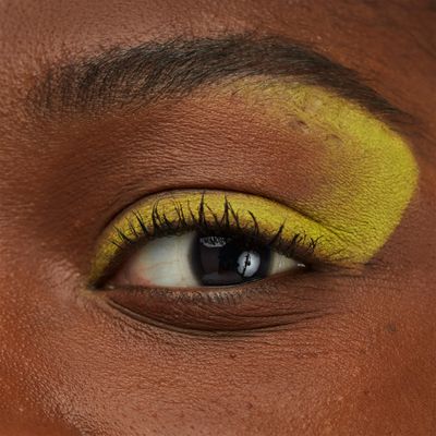 3INA The 24H Eye Stick - Creamy, Waterproof Formula - 2 In 1 Eyeshadow And Eyeliner - Highly Pigmented Shades - 24 Hour Long Lasting - Matte Finish - 749 Matte Pistachio Green - 0.049 Oz