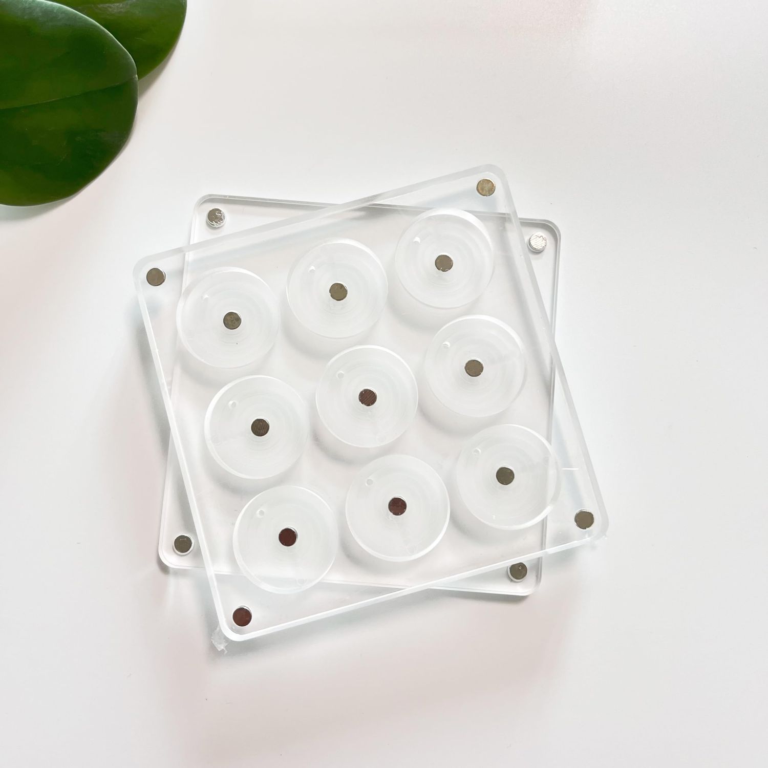 UDTIP New Empty Acrylic DIY Your Own Magnetic Eyeshadow Palette All Transparent Elegant Eye Shadow Makeup Palette Make-up mixing palettes sold empty 26mm9 holes