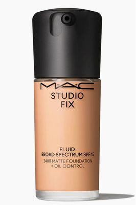 MAC Studio Fix Fluid SPF 15 24HR Matte Foundation  Oil Control NW20, Beige
