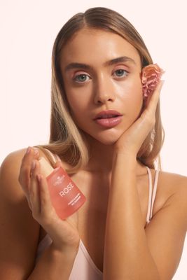 COCOSOLIS ROSE Purify &amp; Nourish Oil Cleanser, moisturizing cleansing oil and make-up remover, vegan, with rose extract and vitamin E
