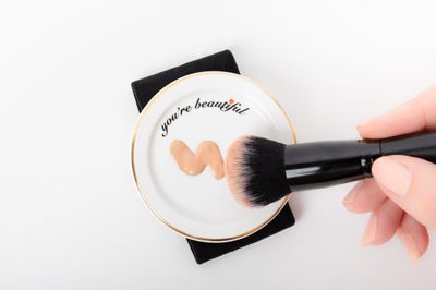 The Makeup Tool Store Blendii Makeup Palette Mixer Tray - Hands Free Porcelain Makeup Foundation Palette with Adjustable Hand Strap - Compact Makeup Mixing Palette - Makeup Artist Kit Essentials - 3"