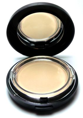 Pure Ziva Buildable Coverage Long Lasting Pressed Finishing Powder, Oil Control Mattifying Shine Free, No Animal Testing, Cruelty, Talc &amp; Paraben Free, Light