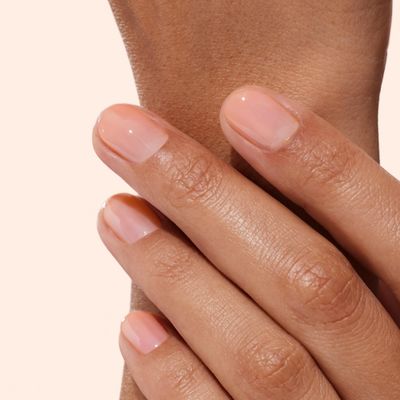 Manucurist Active Glow Raspberry Gel Nail Polish & Care - Ultra-Glowy 2 in 1 Nail Concealer & Care - Plant-Based Ingredients Sweet Almond Oil, Raspberry for Nourished Nail Rosy Mirror-Like Shine