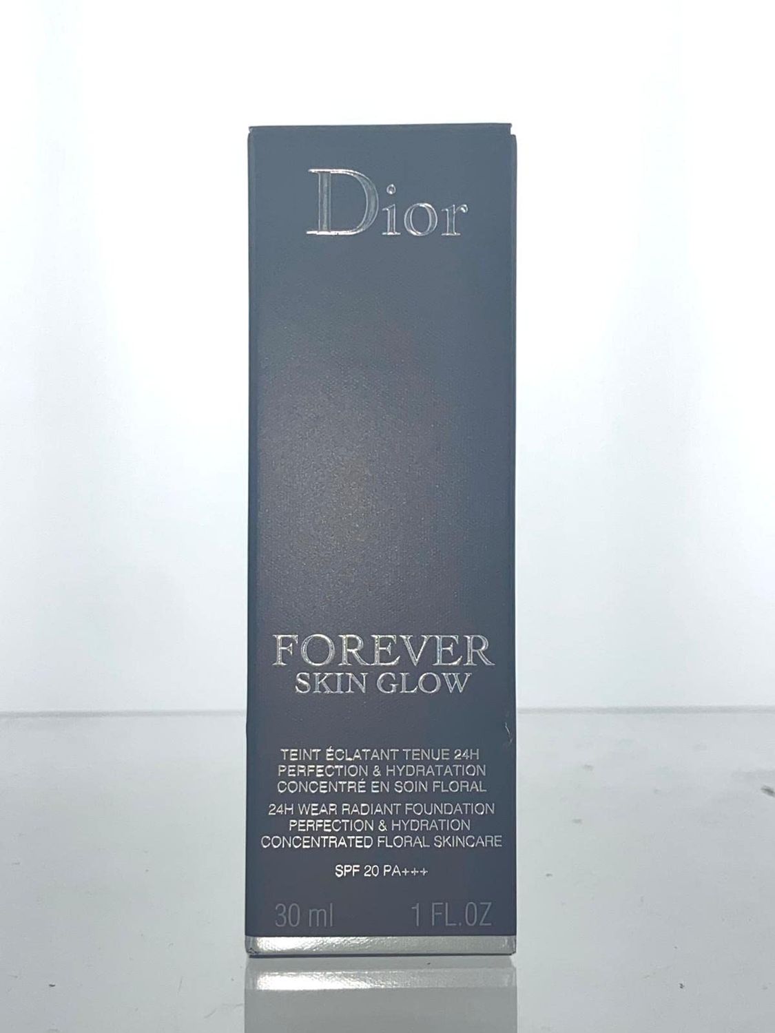 Dior Christian Forever Skin Glow 24h Wear Radiant Foundation 4W WarmGlow SPF 20, 1.0 Ounce