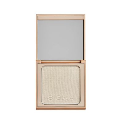 Sigma Beauty Highlighter Makeup - Illuminating Highlighting Powder for Face, Sheer Glimmer Face Highlighter for Cheeks, Cupids Bow, &amp; Brow Bone (Moonbeam, Rich Pearl Metallic)