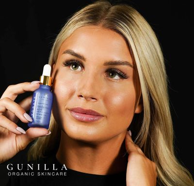 GUNILLA Hyaluronic Acid & Ginseng Serum: Vegan. Plant-Based Anti-Aging Serum, Plumping, Firming & Hydrating, Reduce the Appearance of Wrinkles. 14 Actives & Herbals. Natural. Oil-Free. 1 oz